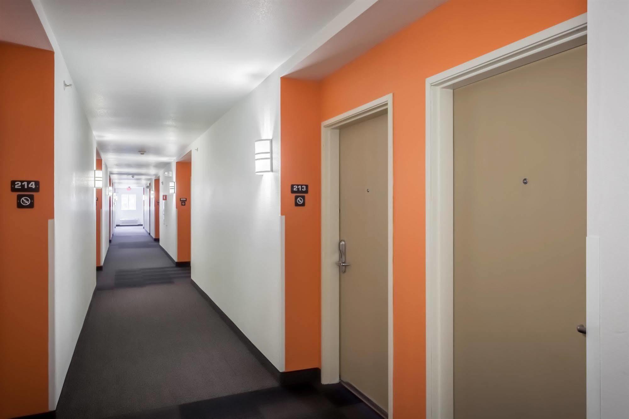 Motel 6-Anchorage, Ak - Midtown Екстер'єр фото